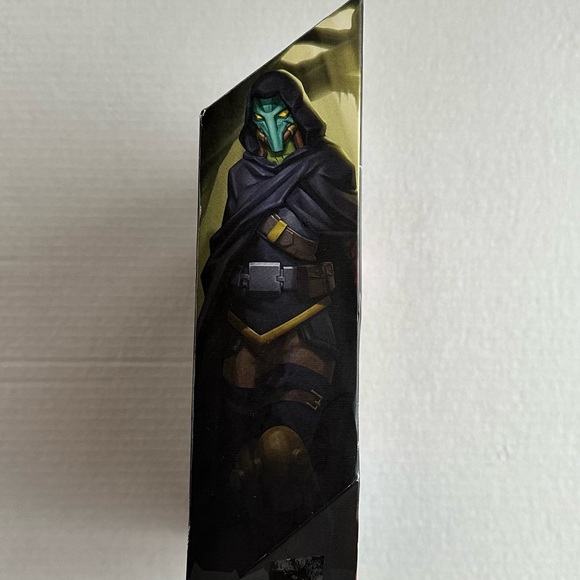 Masters of the Universe Masterverse Andra Action Figure with Accessories - Picture 5 of 7